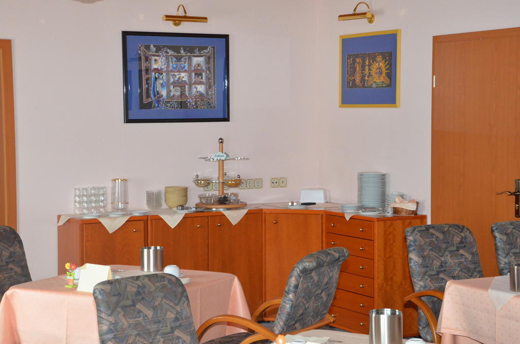 Central Inn Hotel Garni Eppelborn Exterior foto